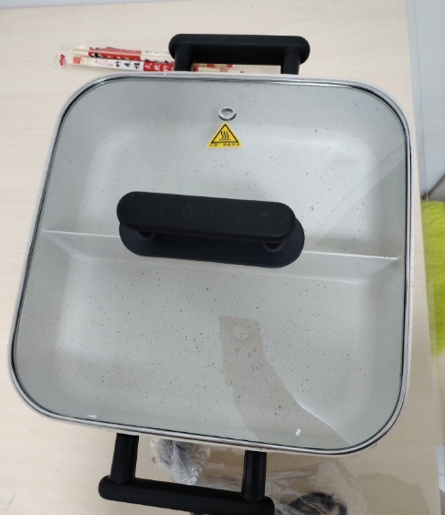 美的全新电热锅，鸳鸯电火锅 全新一次没用，带包装 搬家低价出售