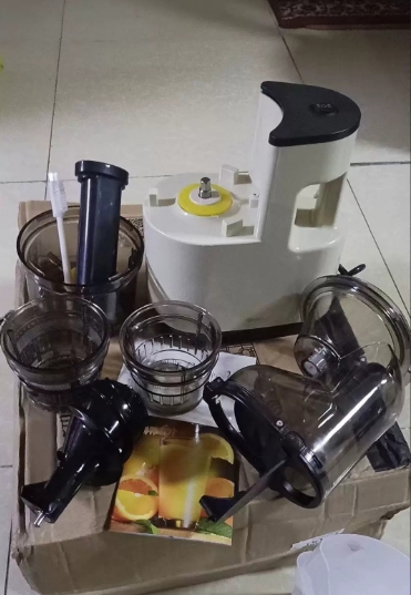 新款大口径榨汁机，免切水果蔬菜都能用 低价出
